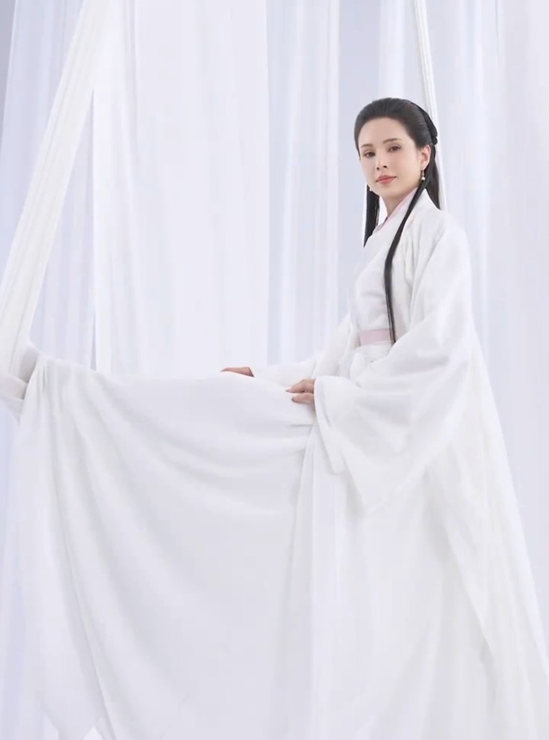 Ly Nhuoc Dong tai hien hinh anh Tieu Long Nu sau 27 nam-Hinh-4