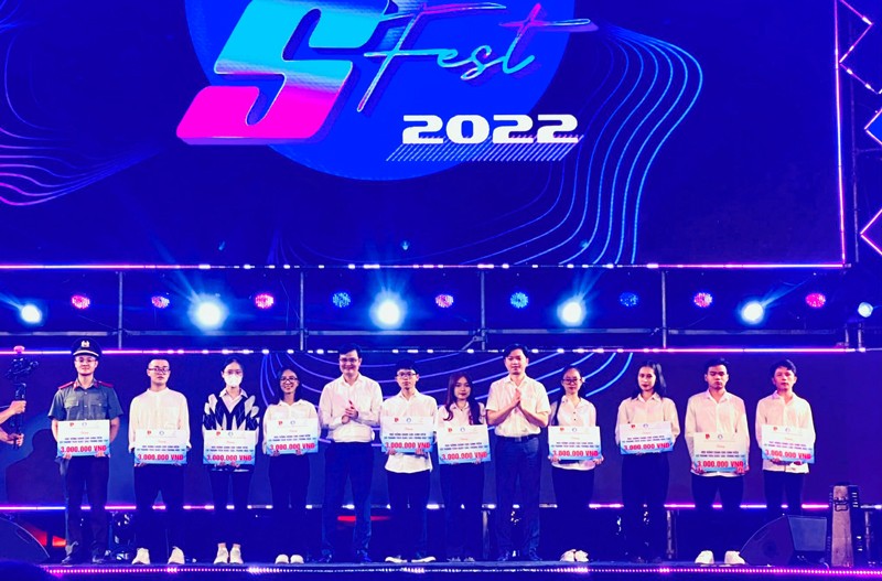 Nhac hoi chao tan sinh vien “S-Fest 2022” cuc soi dong cuoi tuan