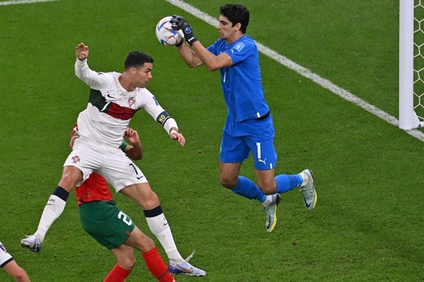 Bo Dao Nha 0-1 Morocco: Nuoc mat da roi tren go ma Ronaldo-Hinh-3