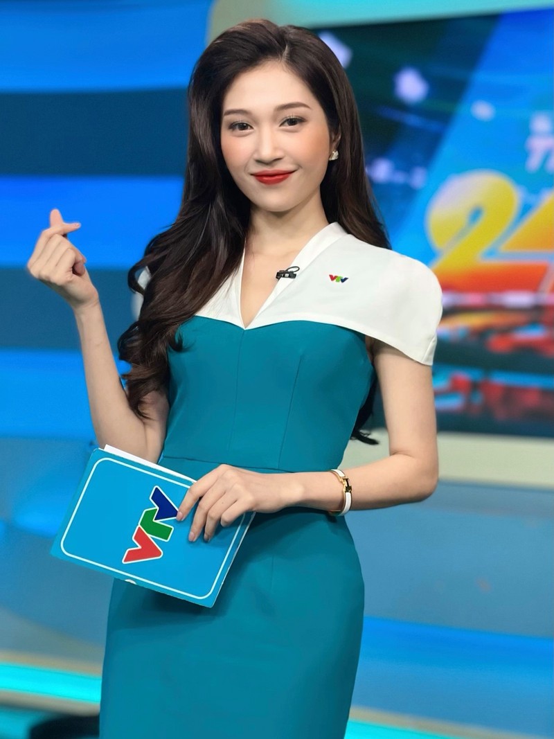 Nu MC xinh dep VTV binh luan World Cup gay chu y la ai?-Hinh-9