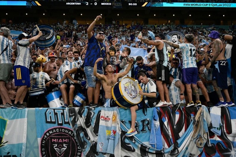 Bai hat fan Argentina chuyen dung de co vu Messi-Hinh-2