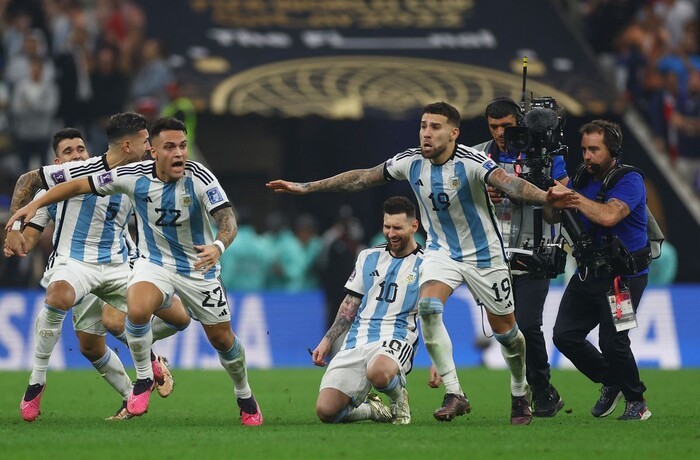 Khoanh khac Messi an mung 