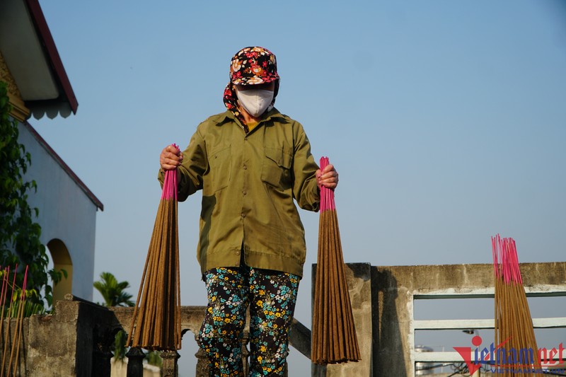 Lang huong 300 nam tuoi tat bat vao Tet Nguyen Dan-Hinh-2