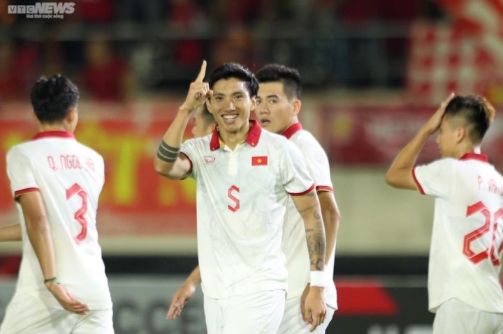 Bang xep hang AFF Cup 2022: Tuyen Viet Nam tam mat ngoi dau