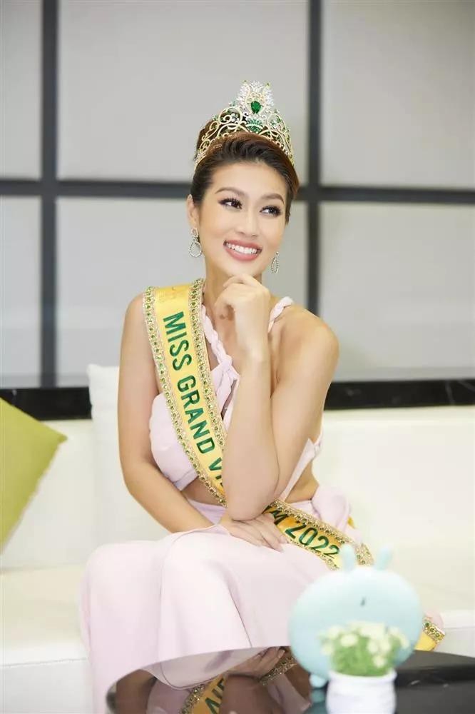Vuong mien Miss Grand Vietnam cua Doan Thien An vua sua lai gay-Hinh-7