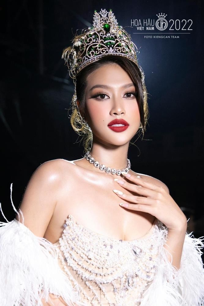 Vuong mien Miss Grand Vietnam cua Doan Thien An vua sua lai gay
