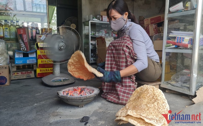 Tat bat den dem van khong du banh da ban Tet Nguyen Dan-Hinh-6