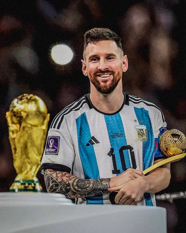 Messi lui tran tai xuat PSG, xuat hien cung vo sau vo dich World Cup