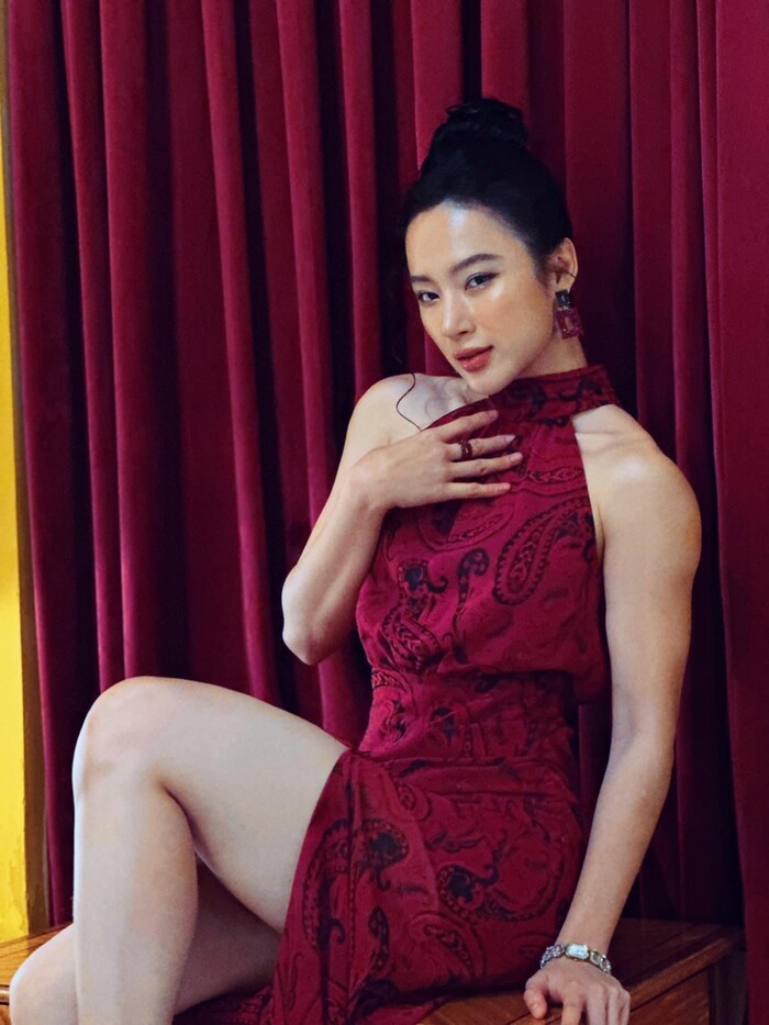 Angela Phuong Trinh de lo bo vai vam vo, co bap cuon cuon