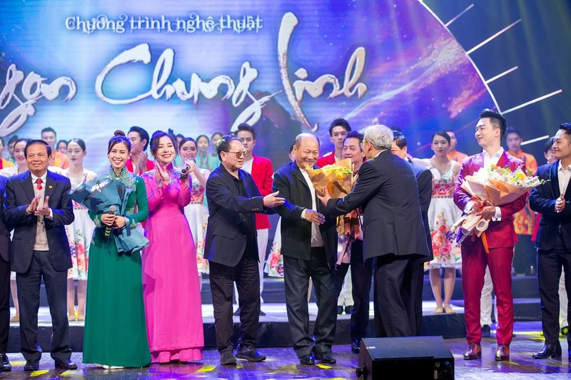 Dem nhac “Ngon Chung Linh”: Ton vinh hao khi Dong A, khat vong dan toc-Hinh-8