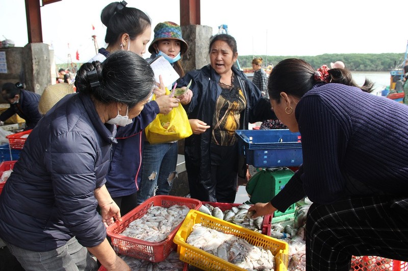 Ngu dan kiem bon tien sau chuyen di bien cuoi nam-Hinh-7