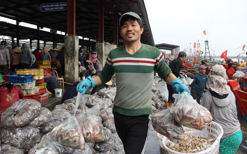 Ngu dan kiem bon tien sau chuyen di bien cuoi nam-Hinh-8