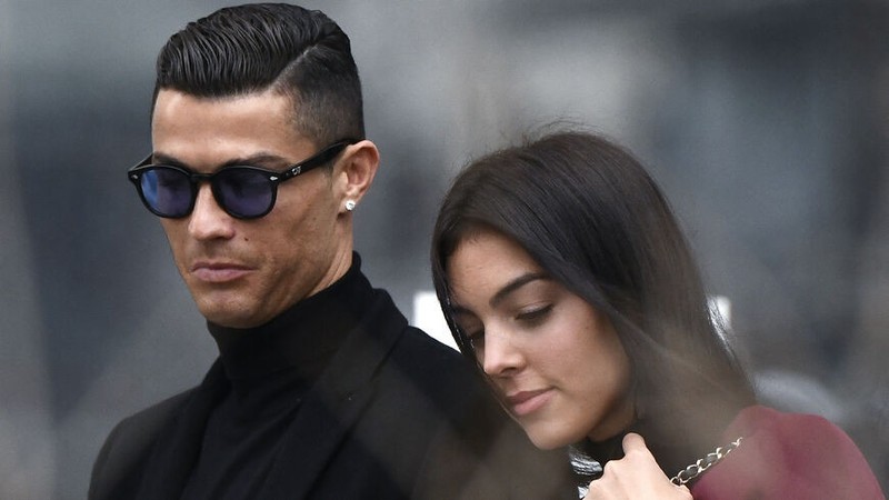 Bong hong sau lung Messi va Ronaldo: Dep thoi la khong du-Hinh-3