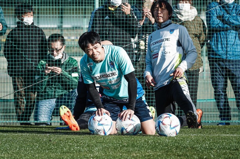 Cong Phuong lo tran ra mat Yokohama FC tai J-League