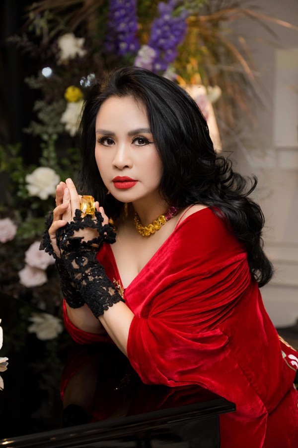 Diva Thanh Lam ben chong bac si: Nhan sac U60 ruc ro-Hinh-5