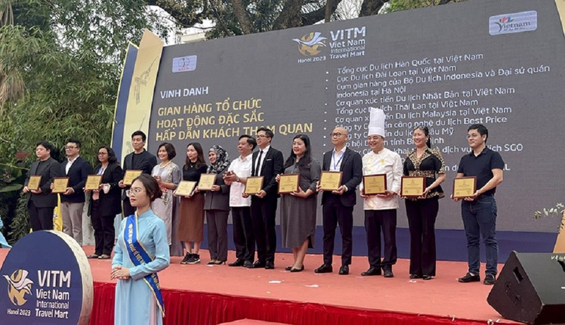 VITM Ha Noi 2023: Hon 60.000 DN va khach tham quan mua sam