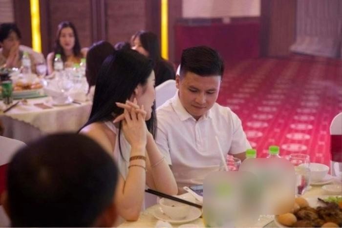 Quang Hai va ban gai cong khai tinh cam, netizen reo hoi 1 chuyen-Hinh-2