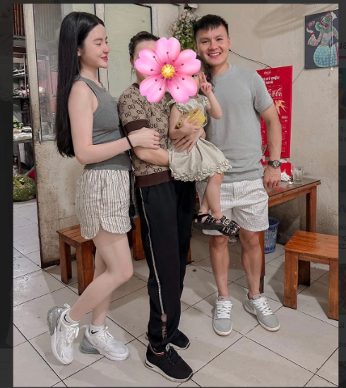 Quang Hai va ban gai cong khai tinh cam, netizen reo hoi 1 chuyen