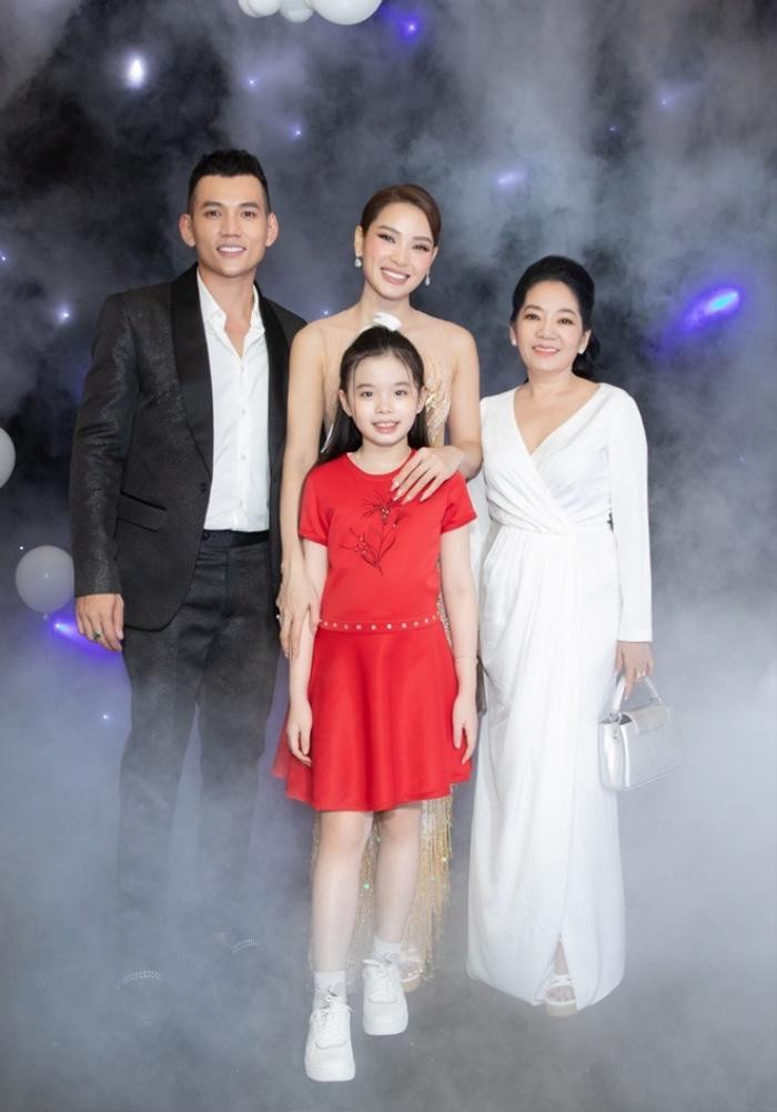 Suong nhu Phuong Trinh Jolie, me chong tam ly, duoc chong cung-Hinh-3