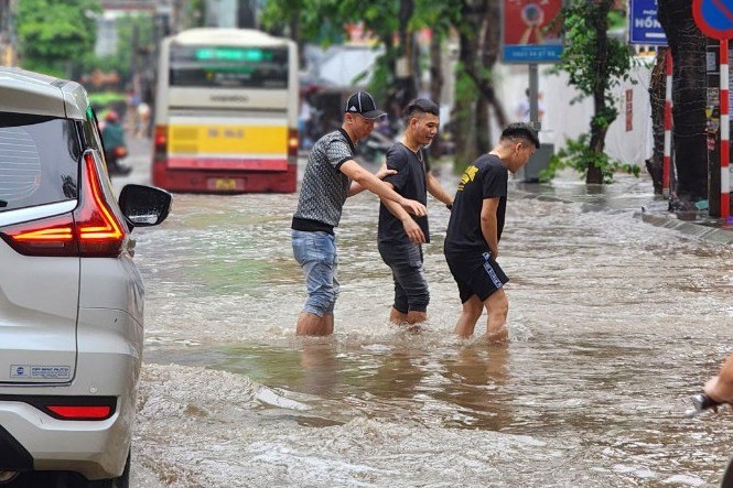 Thoi tiet Ha Noi 13/6: Nang gian doan, mua rao bat chot