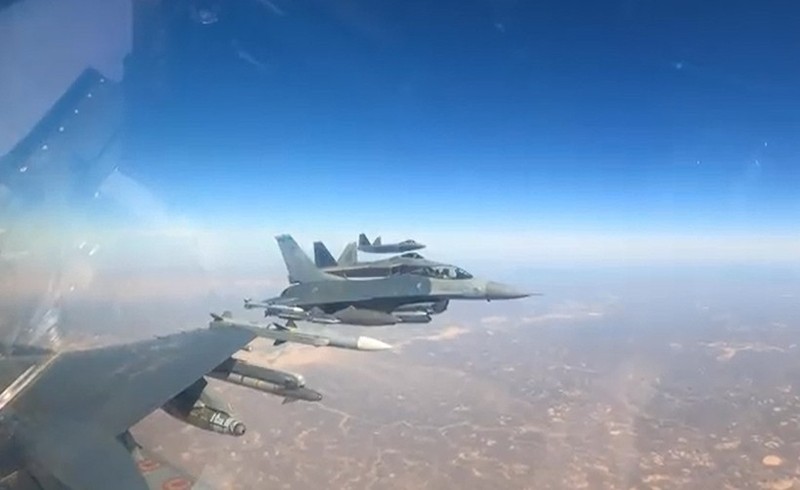 Su-35 bay qua al-Tanf khi My tuyen bo trien khai F-22