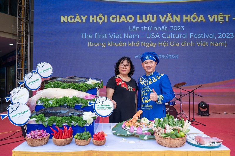 Khach tham quan thich thu voi Ngay hoi giao luu van hoa Viet - My-Hinh-11