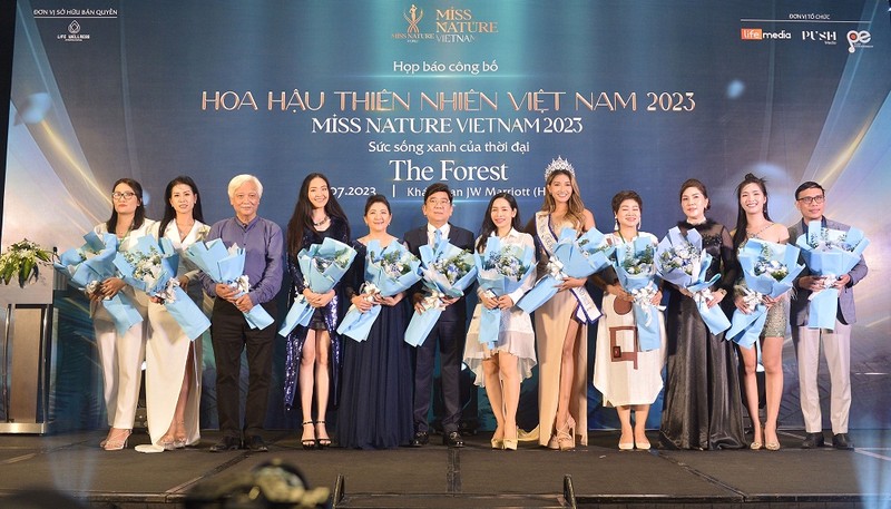 Hoa hau Thien nhien Viet Nam 2023: Lan toa song xanh, bao ve moi truong-Hinh-2