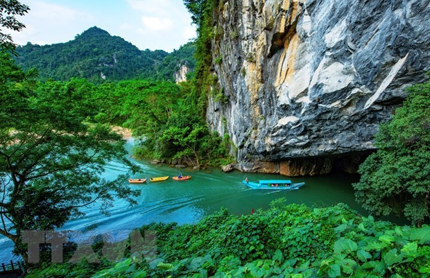 Nhung vien ngoc an giau cua Viet Nam: 10 dia diem cho kham pha