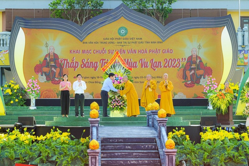 Le hoi Vu Lan bao hieu 2023: Tri an gia dinh co cong voi cach mang-Hinh-3