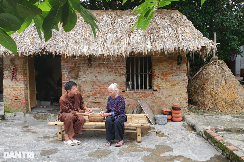 Chang trai ve que lam tro “vo cong roi nghe” ma trieu nguoi xem