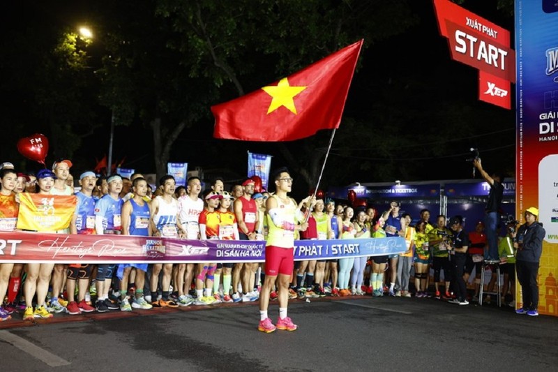 Marathon Quoc te Di san Ha Noi 2023: Khoi nguon cam hung ren luyen the chat