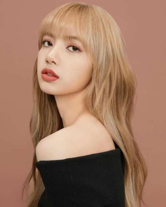 Xon xao loat anh Lisa (BLACKPINK) di mua sam o Viet Nam-Hinh-5