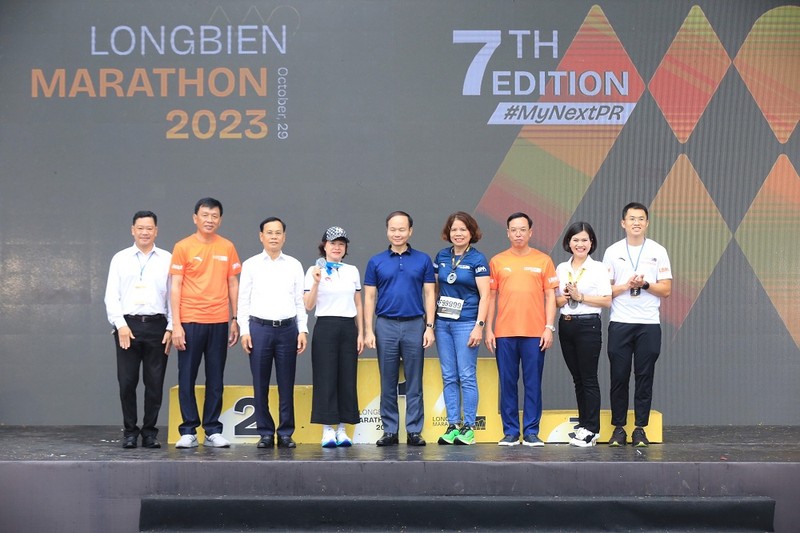 Long Bien Marathon thu hut 15.000 van dong vien tham gia-Hinh-4