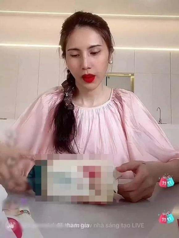 Thuy Tien noi gi khi bi mia mai vi livestream ban hang?