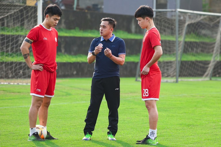 HLV Duc Thang dan dat The Cong Viettel, tuyen bo da cong hien-Hinh-2