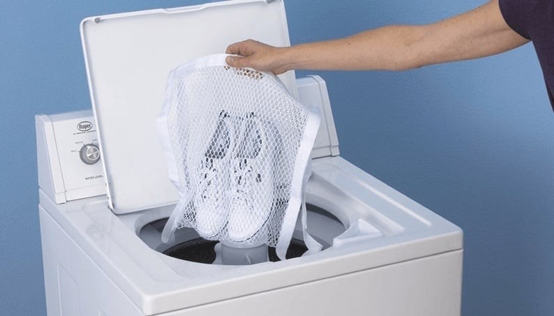 View - 	Mẹo giăt sạch giày bằng máy giặt đơn giản và nhanh khô