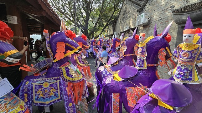 Dau xuan, den ong Hoang Bay nhon nhip du khach thap phuong-Hinh-12