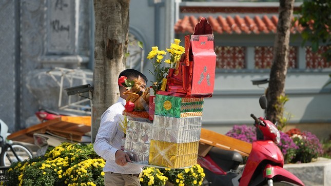 Dau xuan, den ong Hoang Bay nhon nhip du khach thap phuong-Hinh-9