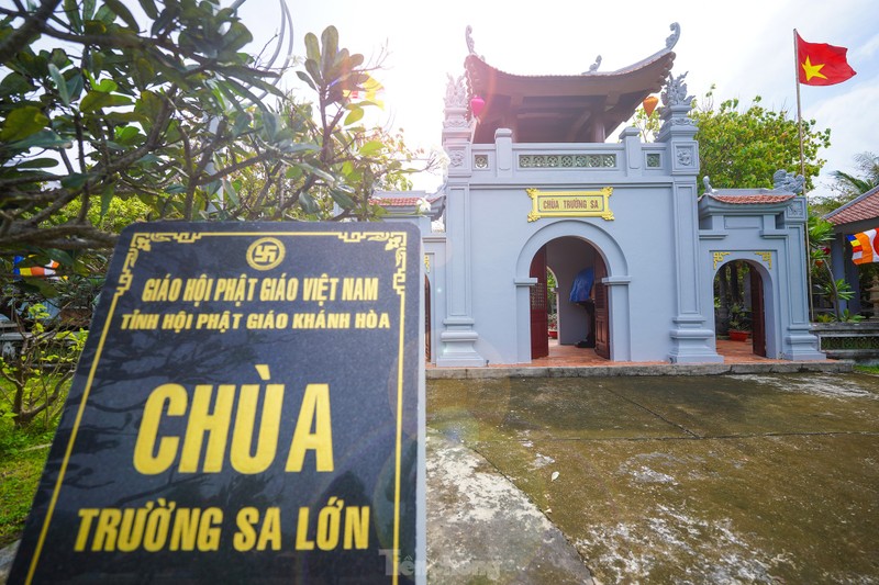 Binh yen chua Truong Sa tren dao thieng-Hinh-2