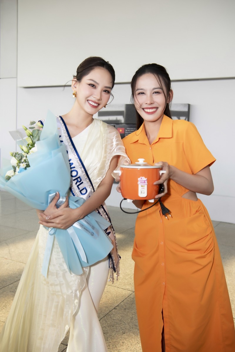 Hoa hau Mai Phuong mang 140kg hanh ly den An Do thi Miss World-Hinh-3