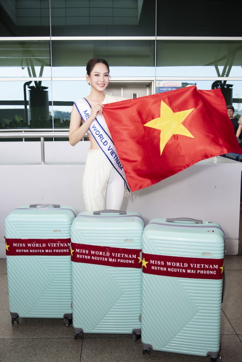 Hoa hau Mai Phuong mang 140kg hanh ly den An Do thi Miss World