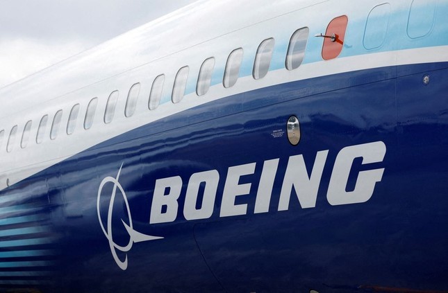Boeing ban vu khi trai phep