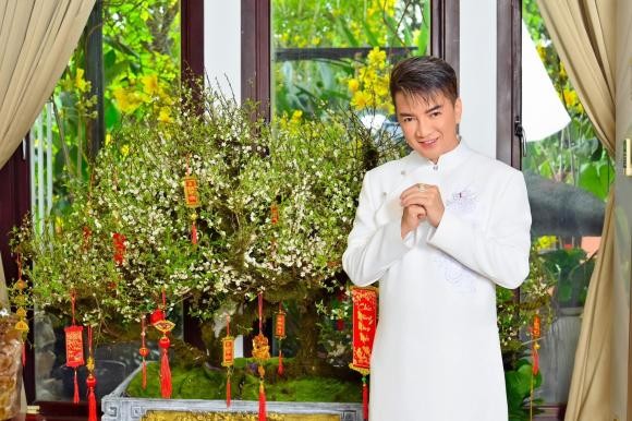 Dam Vinh Hung soc nang khi nhan hoa don y te o My-Hinh-3