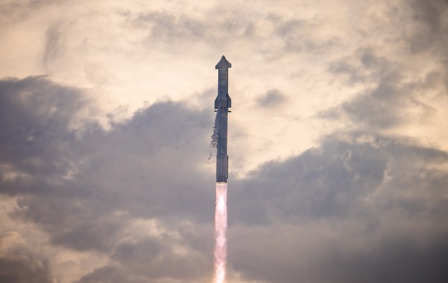 SpaceX phong thu nghiem lan 3 ten lua manh nhat the gioi