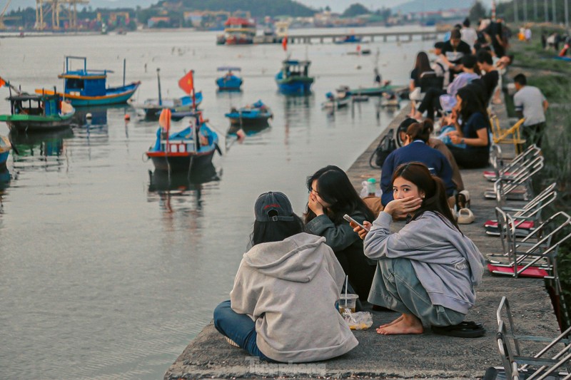 Gioi tre Da Nang thich thu ngam hoang hon duoi chan cau Thuan Phuoc-Hinh-11