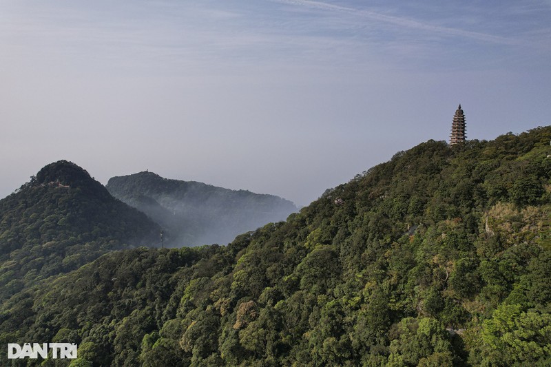 Toan canh 3 dinh cao nhat cua day nui Ba Vi