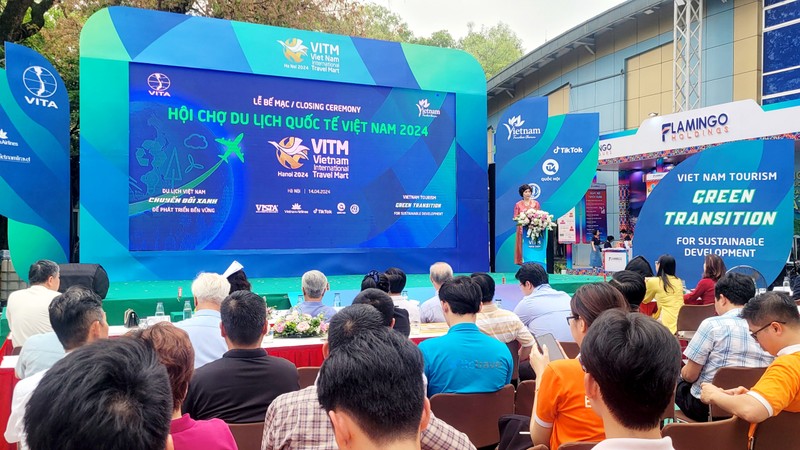 Doanh nghiep boi thu tien ty tai Hoi cho Du lich Ha Noi 2024