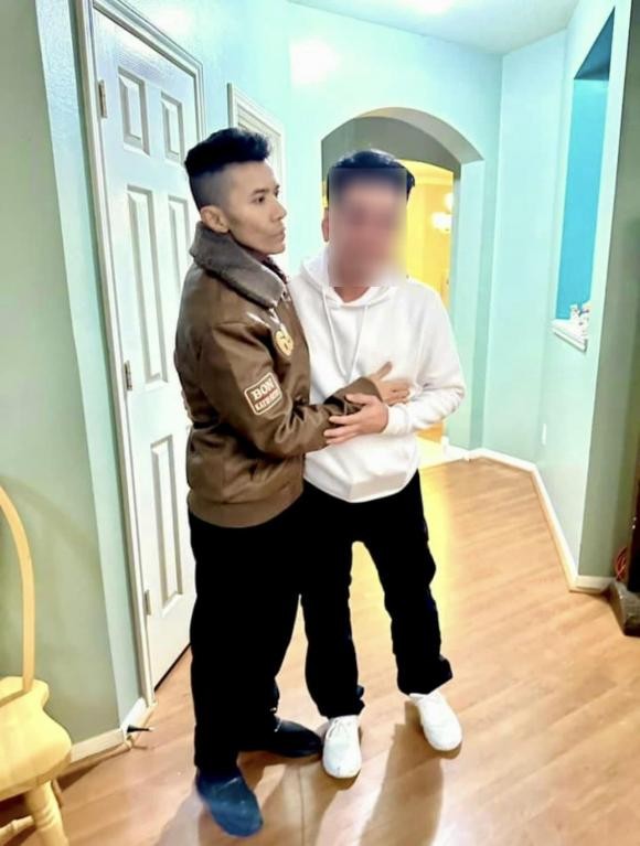 Kasim Hoang Vu lo goc nghieng gay om ai nhin cung thuong