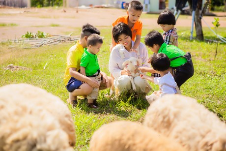 Dieu it biet ve cuoc song cua Hoa hau dong con nhat Viet Nam-Hinh-2