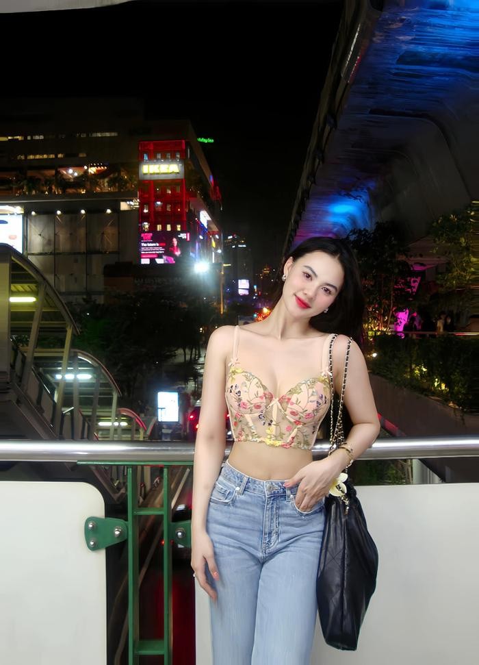 Hot girl Nha Trang gay chu y voi ten doc la-Hinh-4